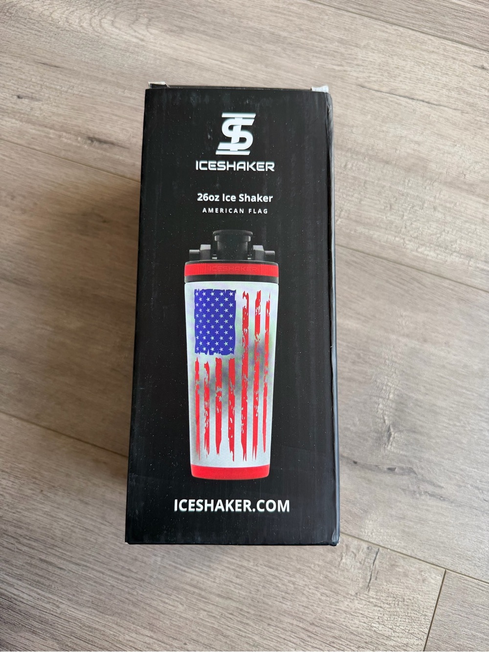 NIB Ice Shaker 26 ounce Ice Shaker bottle - American Flag